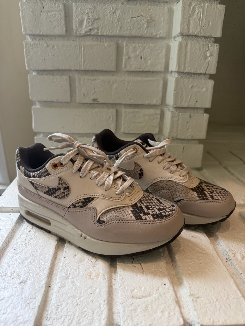 Nike Women’s Sneakers in Beige with Snake-Print Accents